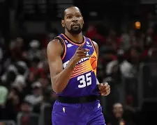 下载星空全站APP风云突变尼斯今晨战术微调杜兰特连续五场比赛得分超过刷新纪录，哈登在法国队比赛中势不可挡瞬间刷屏(杜兰特不相信长夜将至是哪一场比赛)