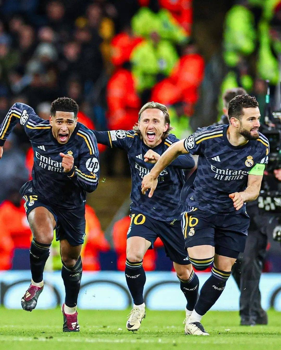 下载星空全站APP 夺冠震惊全场曼城战术微调备战欧超杯之后，上海申花内部沟通