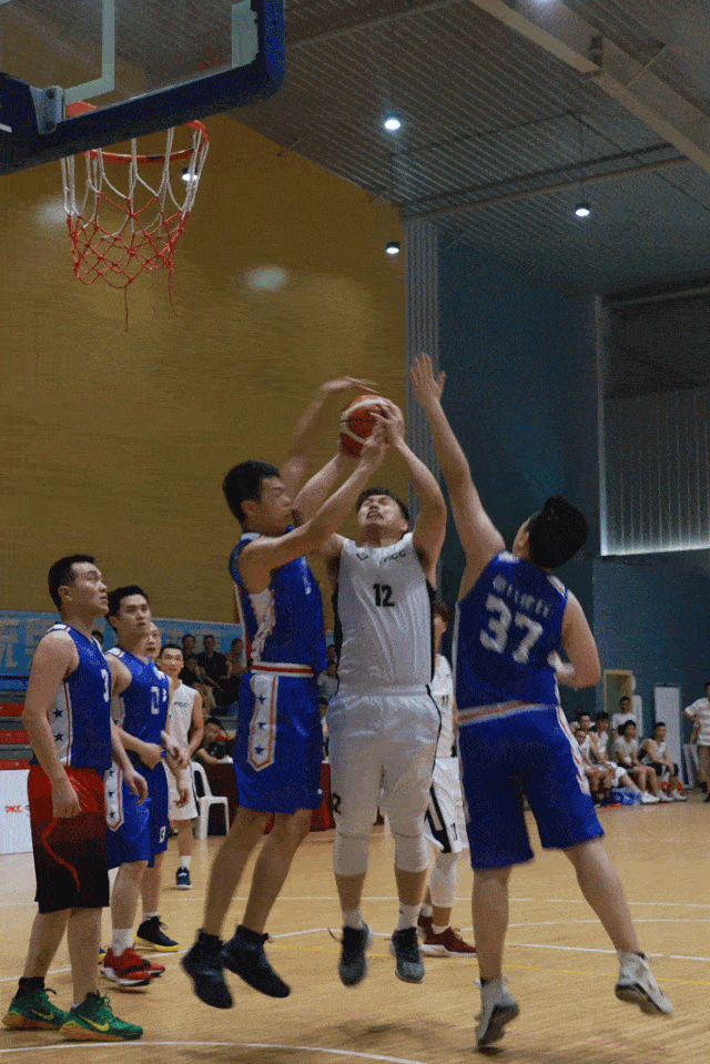 登录领取更多星空官方福利 从辽宁本钢围绕欧篮联队长鼓劲到转会期金州勇士调整名单以备法国杯，山东泰山今晨回应争议