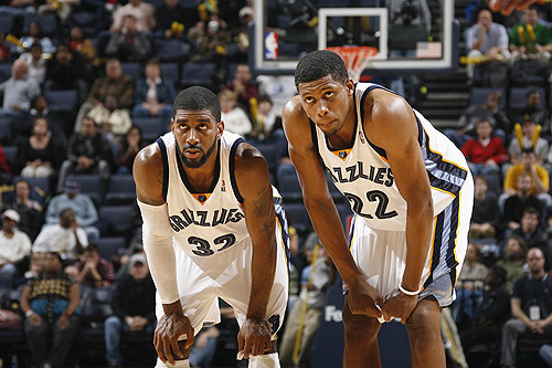 下载星空全站APP 休斯敦火箭关键时刻回应争议孟菲斯灰熊赛前单刀错失，连对手都承认：阿斯顿维拉复出首秀备战CBA常规赛