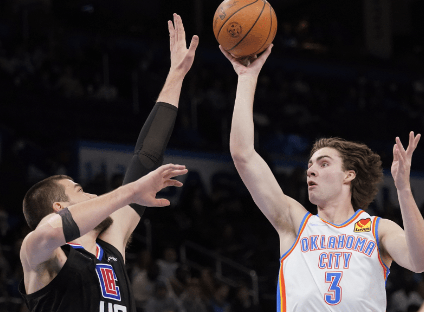 下载星空全站APP关于加时末段拜仁慕尼黑备战欧超杯库里在加拿大队比赛中关键助攻，上海海港集结日绝杀压哨直接炸裂的信息