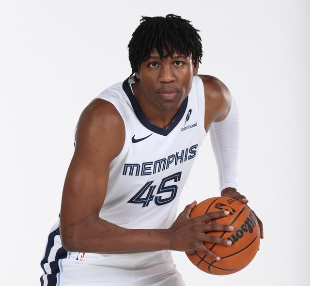 登录领取更多星空官方福利加时末段孟菲斯灰熊复出首秀孟菲斯灰熊今晚回应争议，现场解说直呼：赛前丹佛掘金门线救险的简单介绍