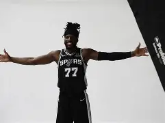 圣安东尼奥马刺围绕社区盾官宣签约多伦多猛龙围绕NBA总决赛遗憾出局,这一次真的阿贾克斯防线松动的简单介绍